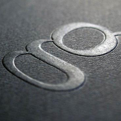 Hochwertige Veredelung und Prägung